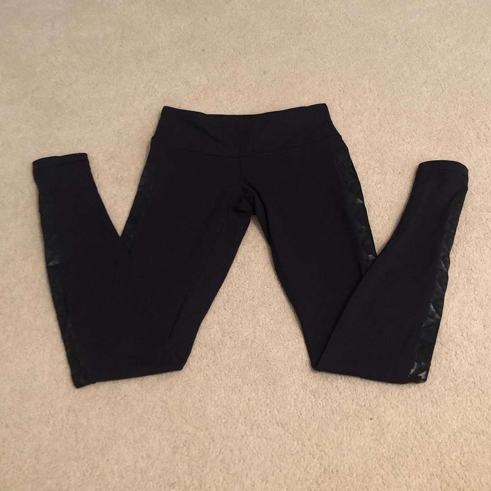 Lululemon Wunder Under leggings (size 4)